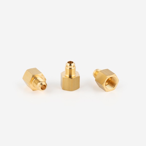 [F05011026] Supistusmutteri UR3-86 7150/34 3/8" SAEM x 1/2" SAEF